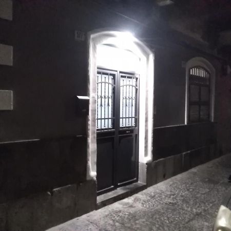 Апартаменты Vittorio Emanuele House Катания Экстерьер фото