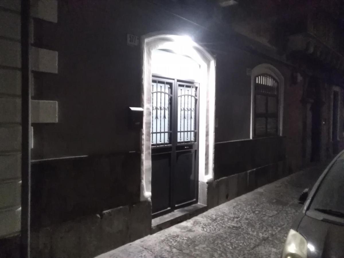 Апартаменты Vittorio Emanuele House Катания Экстерьер фото